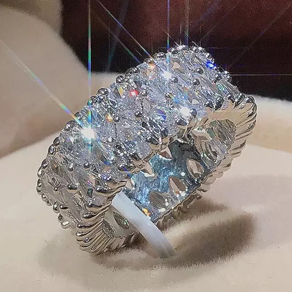 NEW ETERNITY 925 STERLING SILVER BAND RING, CUTE RING, SHINY RING. - Picture 2 of 6